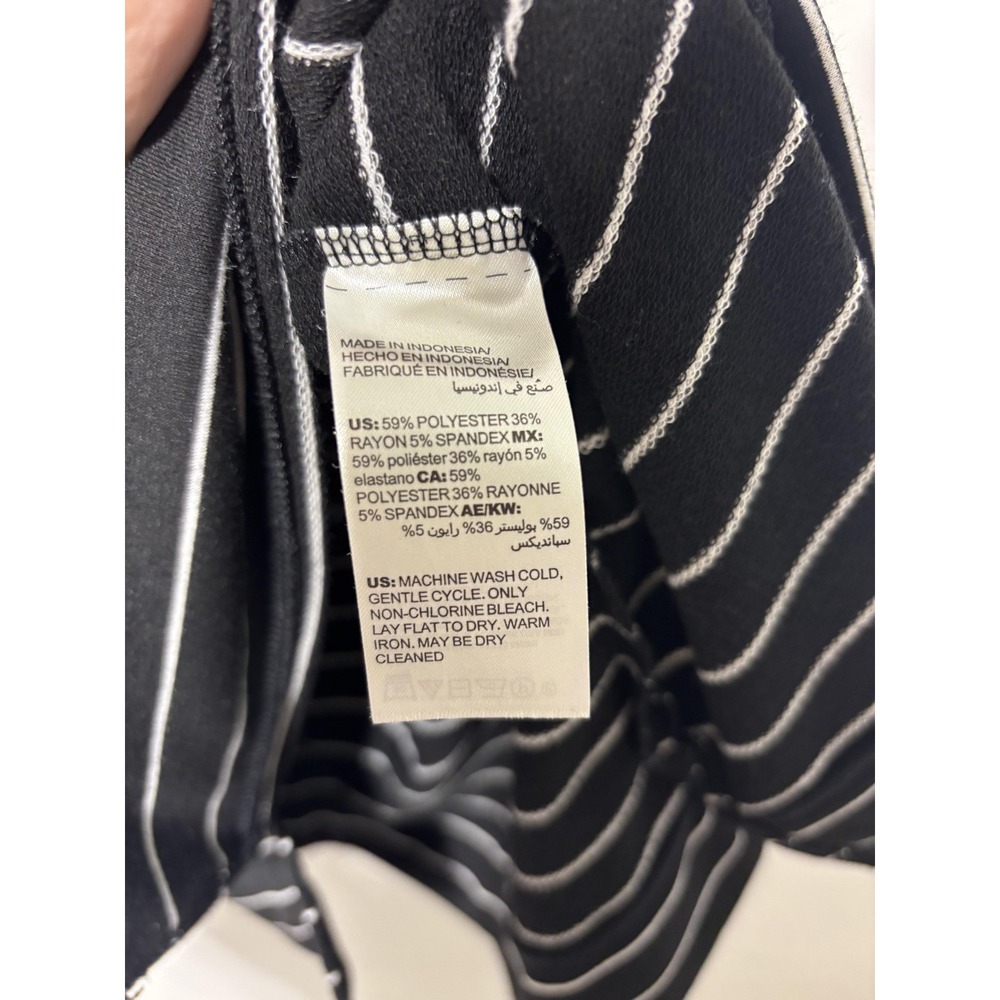 Chicos Zenergy Womens 1 (US 8/10) Black White Striped Pockets 3/4 Sleeve Dress - Picture 5 of 8